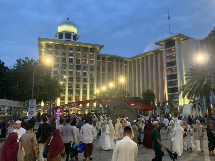 Suasana Istiqlal Menggeliat, Jemaah Siap Bersiap untuk Salat Id