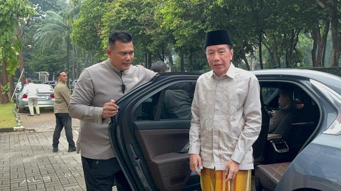 Lebaran di Jakarta: Jokowi dan Kaesang Menyelenggarakan Salat Id di Masjid Al-Bina GBK