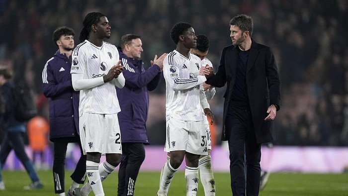 Bournemouth Meredam MU, Carrick: