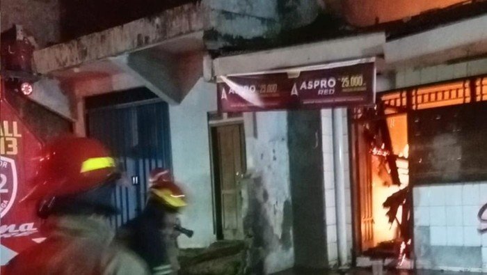 Subuh Subuh, Kebakaran Warteg Bogor Akibat Korsleting Listrik