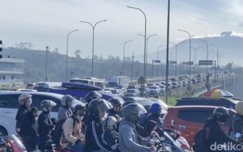 GT Parungkuda Tol Bocimi Macet Nyaris Tak Bergerak, Merambat ke Jalur Arteri: Krisis Lalu Lintas yang Mengguncang Kota