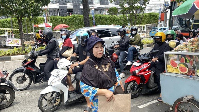 Menurunnya Pembeli Tikar Ragunan, Fenomena Lebaran atau Krisis?