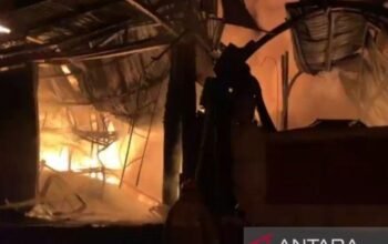 Menakutkan! Api Jelang 7 Jam di Pabrik Terpal Bogor, Tak Ada Korban Jiwa