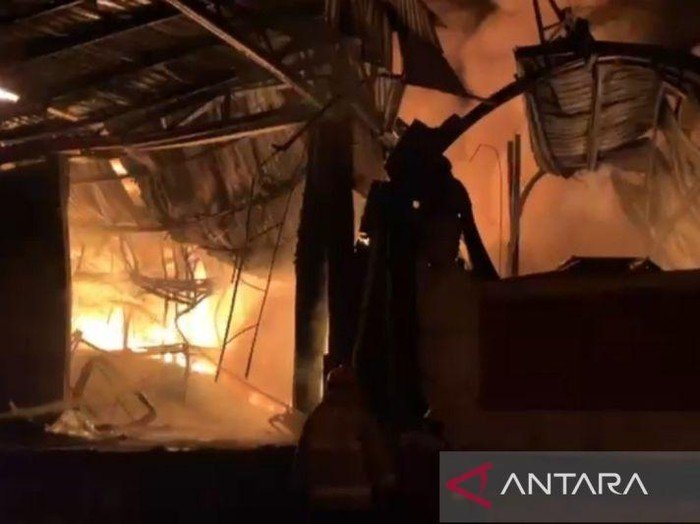 Menakutkan! Api Jelang 7 Jam di Pabrik Terpal Bogor, Tak Ada Korban Jiwa